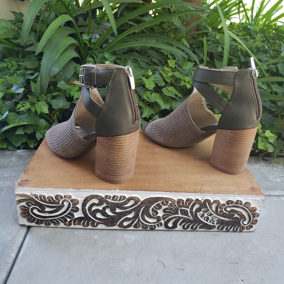 Chic Marc Fisher Suede Block Heel Sandals - Picture 6 of 12